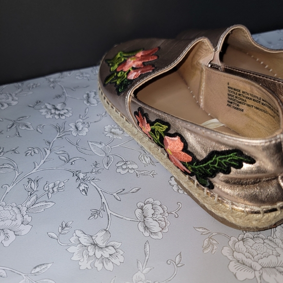 A New Day Rose Gold Espadrilles Women's Size 8 Floral Shoes - Picture 6 of 11